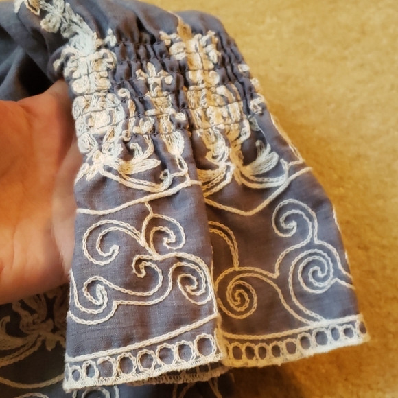 Chambray and embroidered blouse - Picture 4 of 5